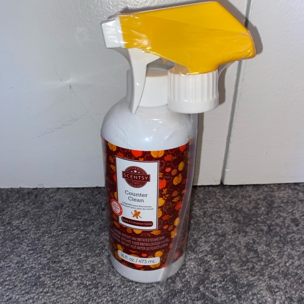 Scentsy Counter Clean Scent: Apple and Cinnamon Sticks